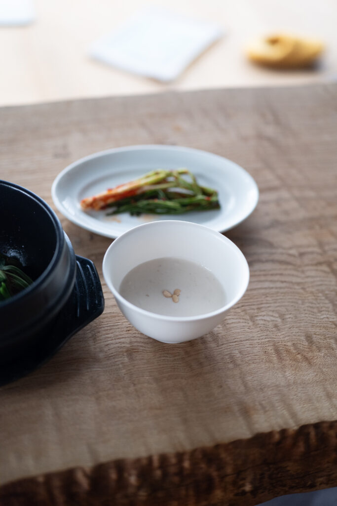 味付けは塩だけの松の実粥