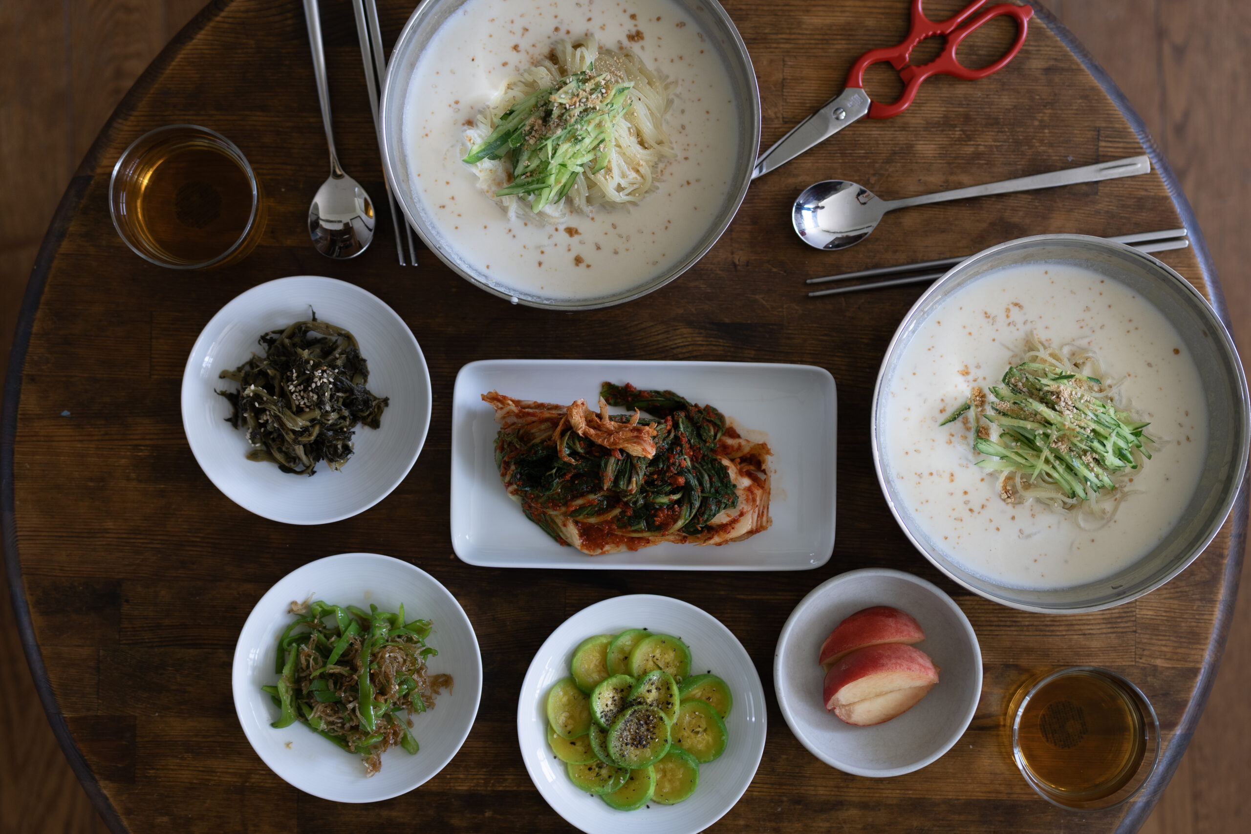 麺がメインの食卓でも副菜があると満足感がる